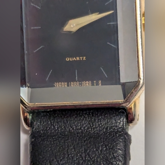 Womens LaSalle gold toned case band still have its original. Working like new - Picture 5 of 9